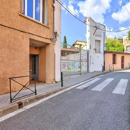 Beautiful Three To The City Center